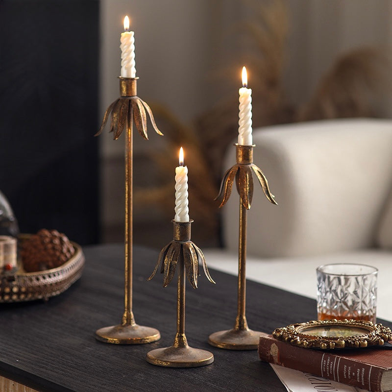 Golden Petal Candle Holder – Handcrafted Aged Metal Elegance Berriscent