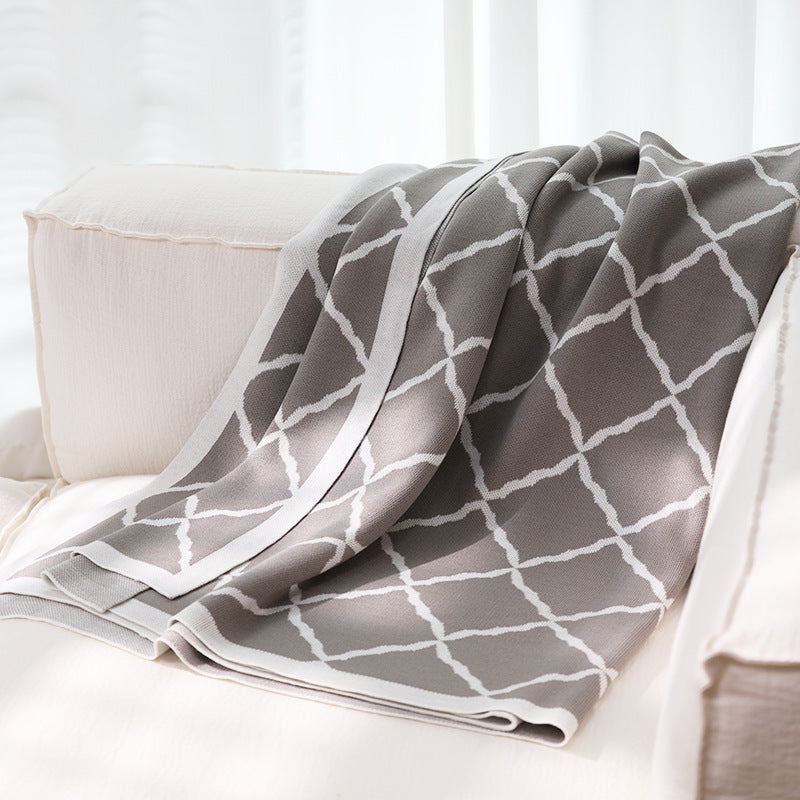 Lattice Calm Woven Throw in Acrylic Fibre Berriscent