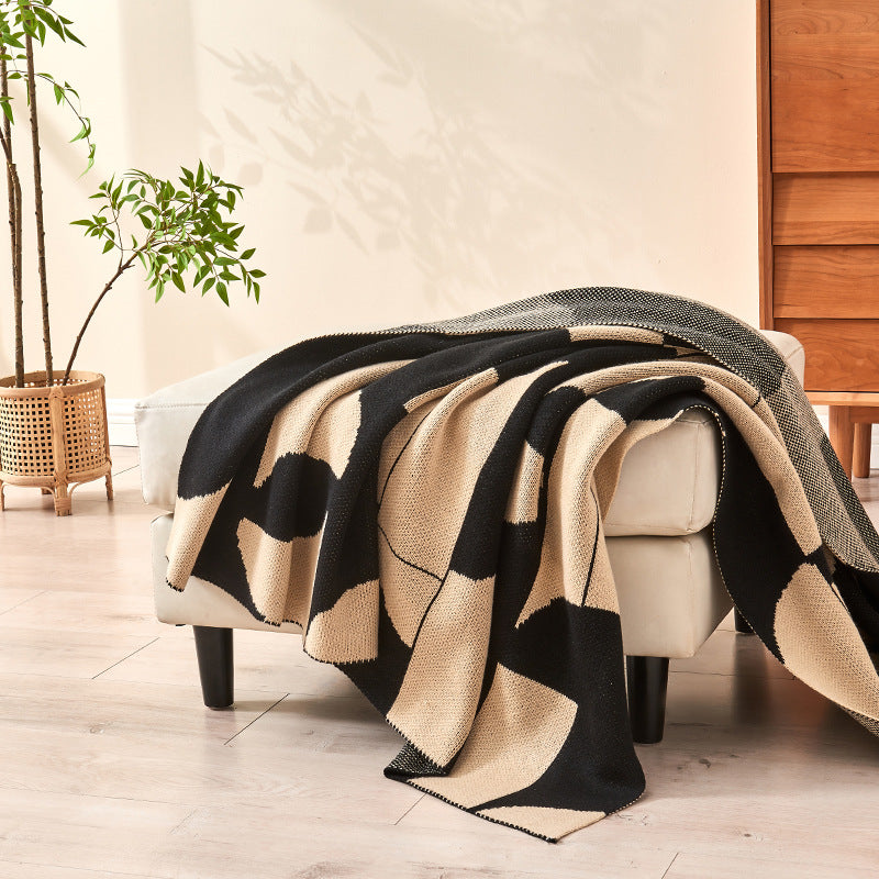 Lunare Noir Throw – Abstract Elegance in Modern Jacquard Berriscent