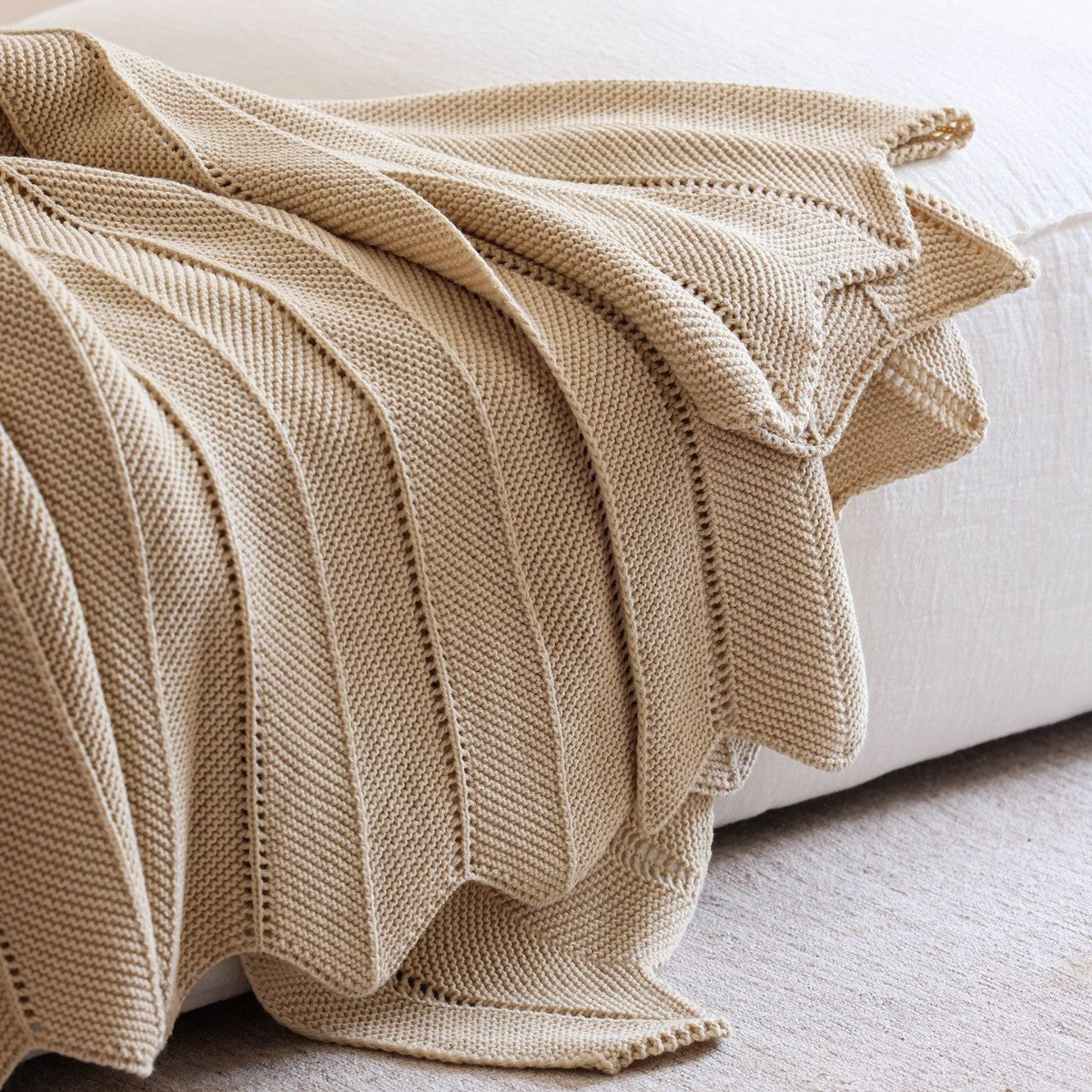  Elegant Textured Acrylic Throw Berriscent