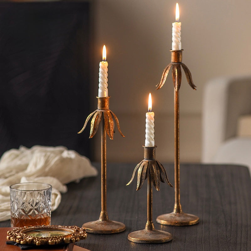 Golden Petal Candle Holder – Handcrafted Aged Metal Elegance Berriscent