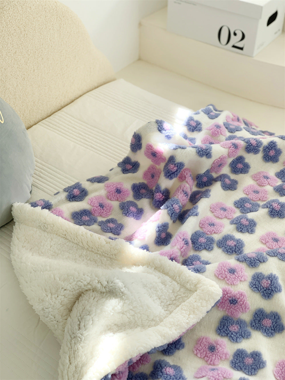 Bouclé Bloom Plush Throw Berriscent