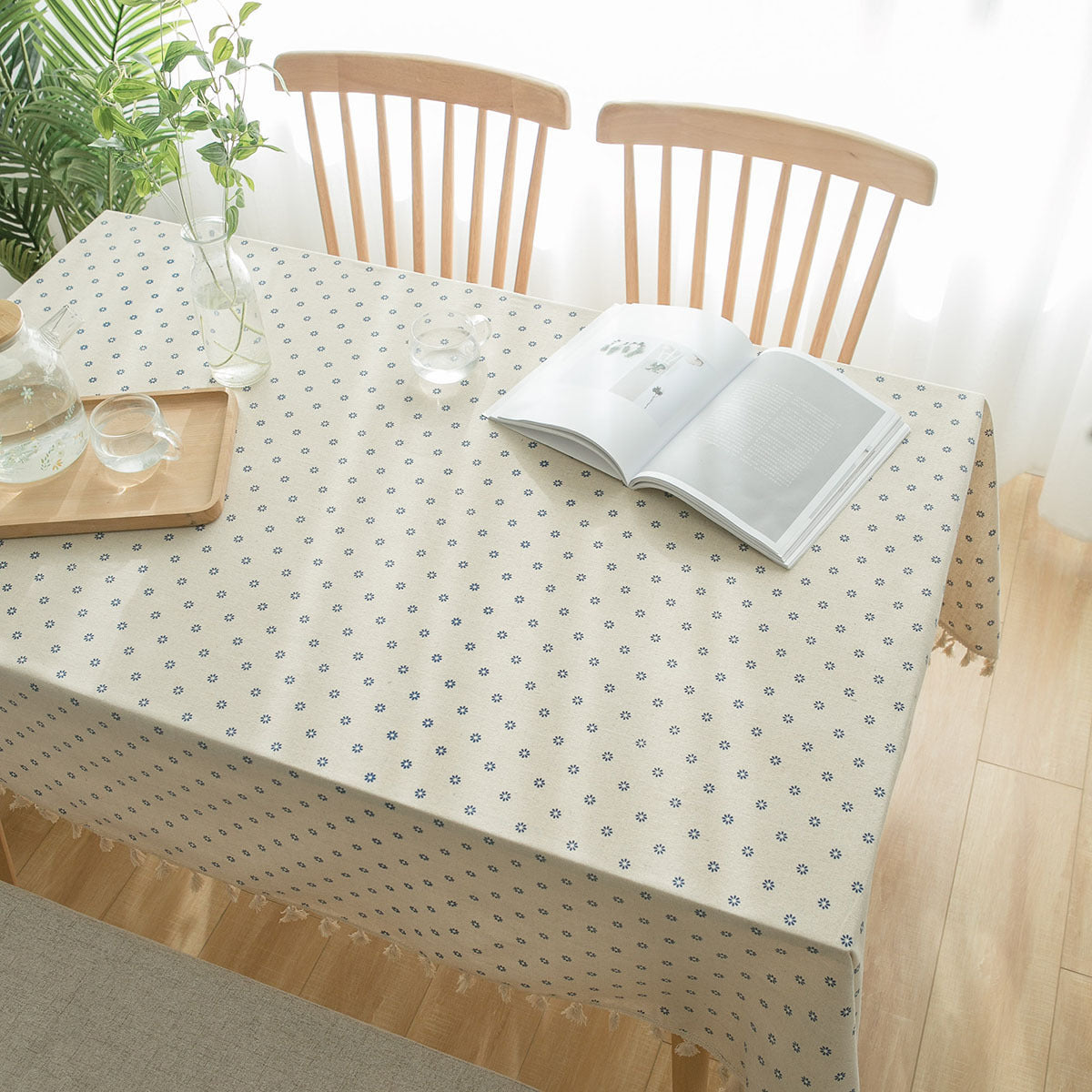 The Porcelain Daisy | Cotton Blend Tablecloth