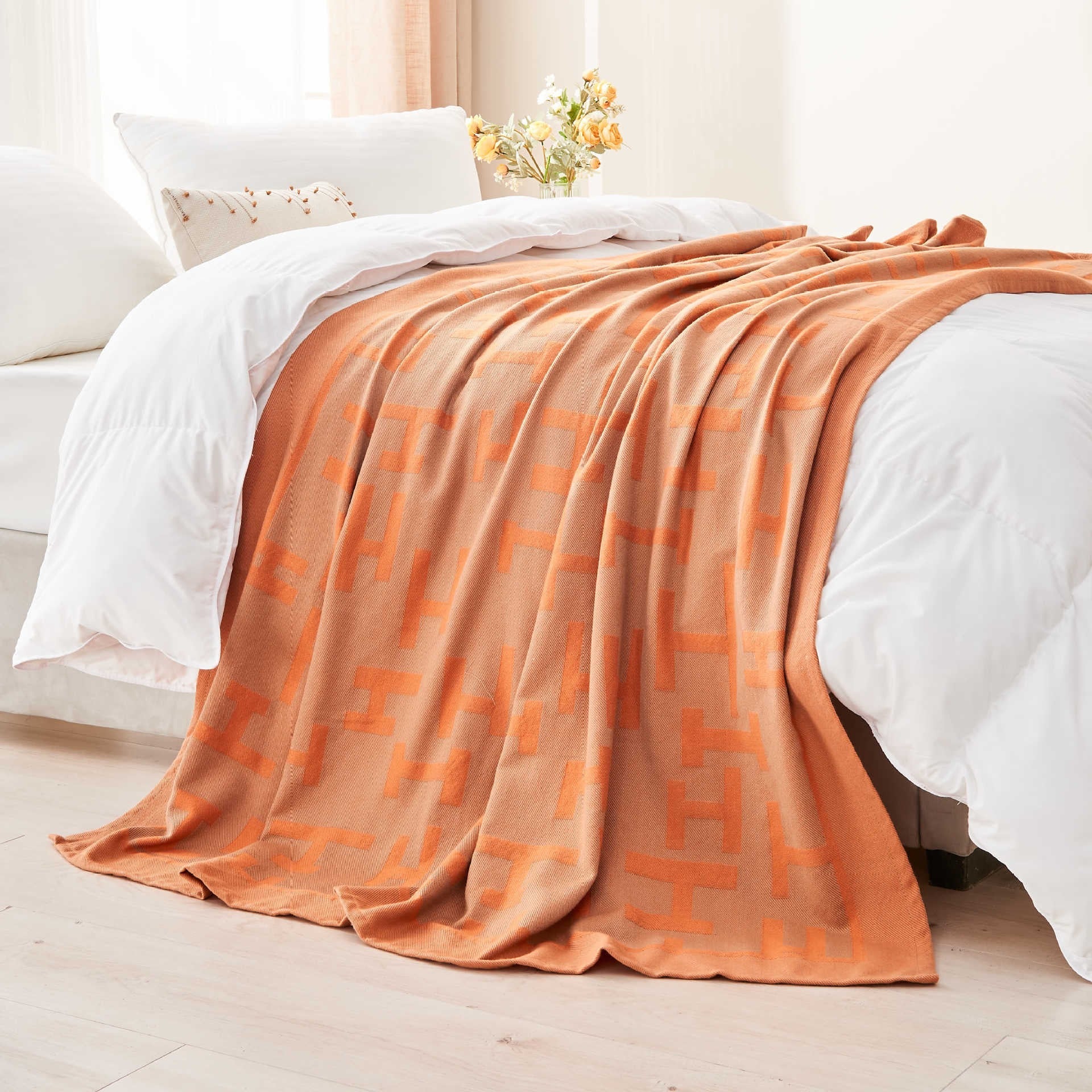 Linea Harmony Throw – Modern Geometric Jacquard Elegancen Berriscent