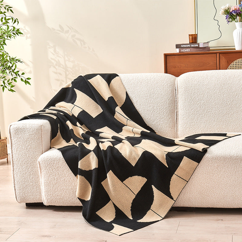 Lunare Noir Throw – Abstract Elegance in Modern Jacquard Berriscent