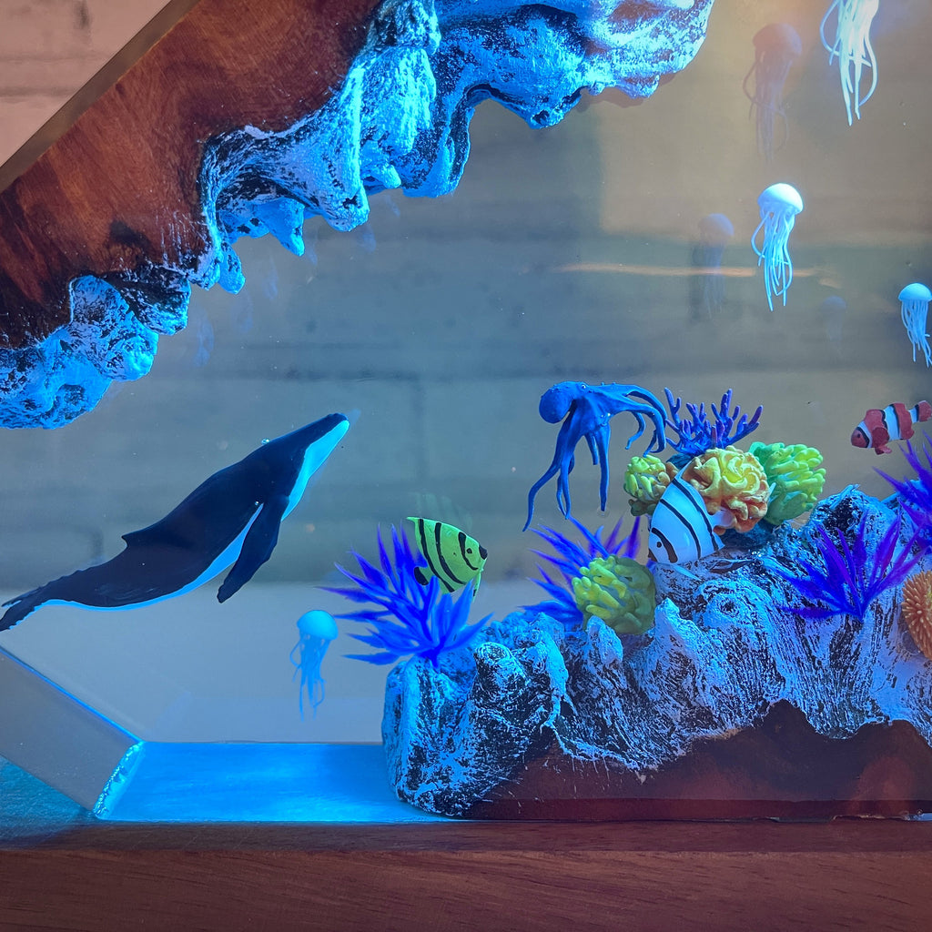 Handcrafted Ocean World Resin Lamp Berriscent