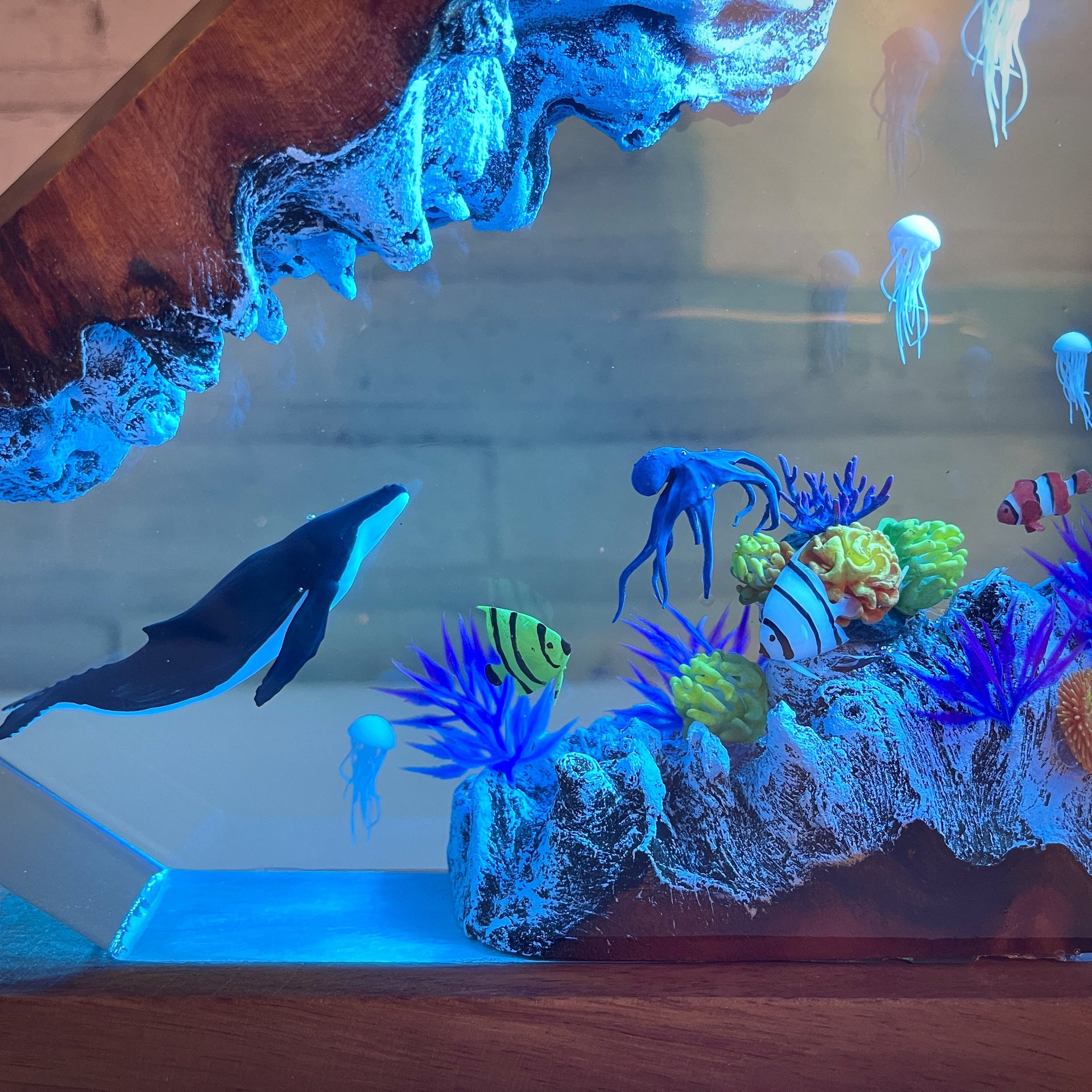 Handcrafted Ocean World Resin Lamp Berriscent
