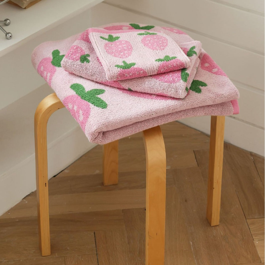 Natural Cotton Bath Towel with Strawberry Design Berriscent