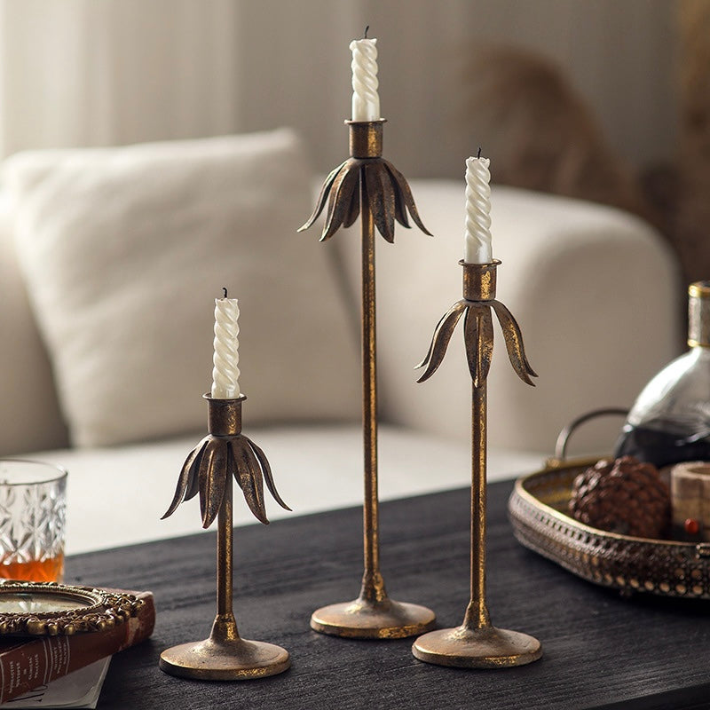 Golden Petal Candle Holder – Handcrafted Aged Metal Elegance Berriscent