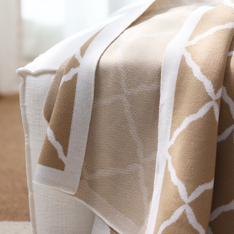 Lattice Calm Woven Throw in Acrylic Fibre Berriscent