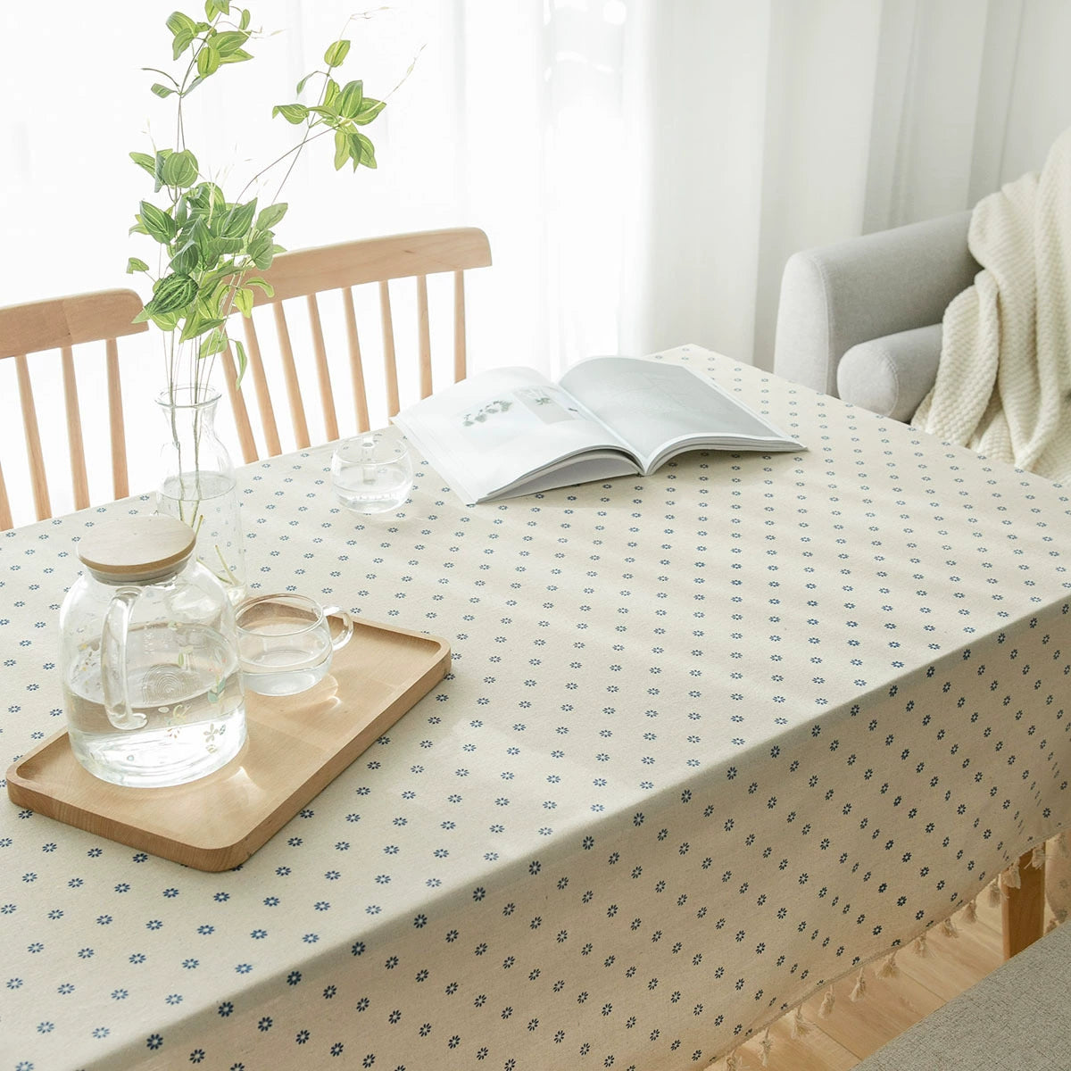 The Porcelain Daisy | Cotton Blend Tablecloth