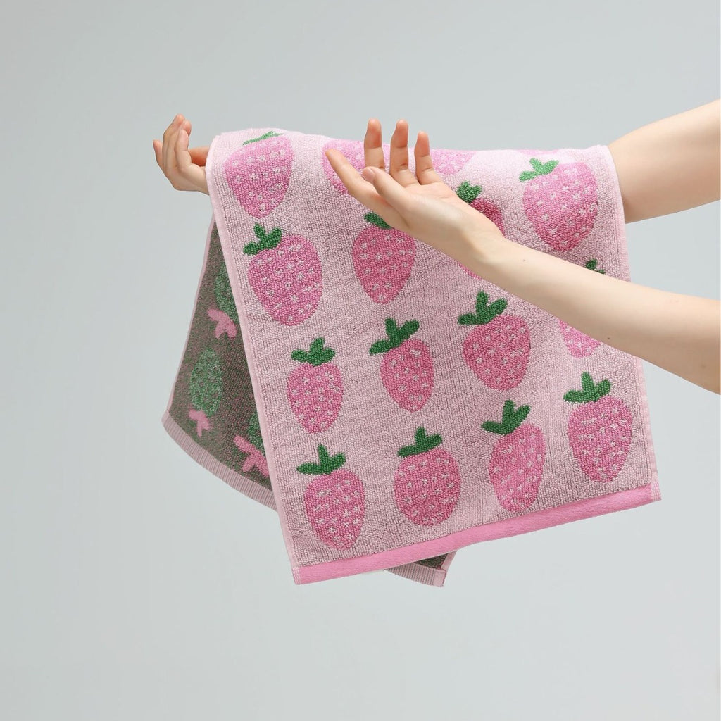 Natural Cotton Bath Towel with Strawberry Design Berriscent
