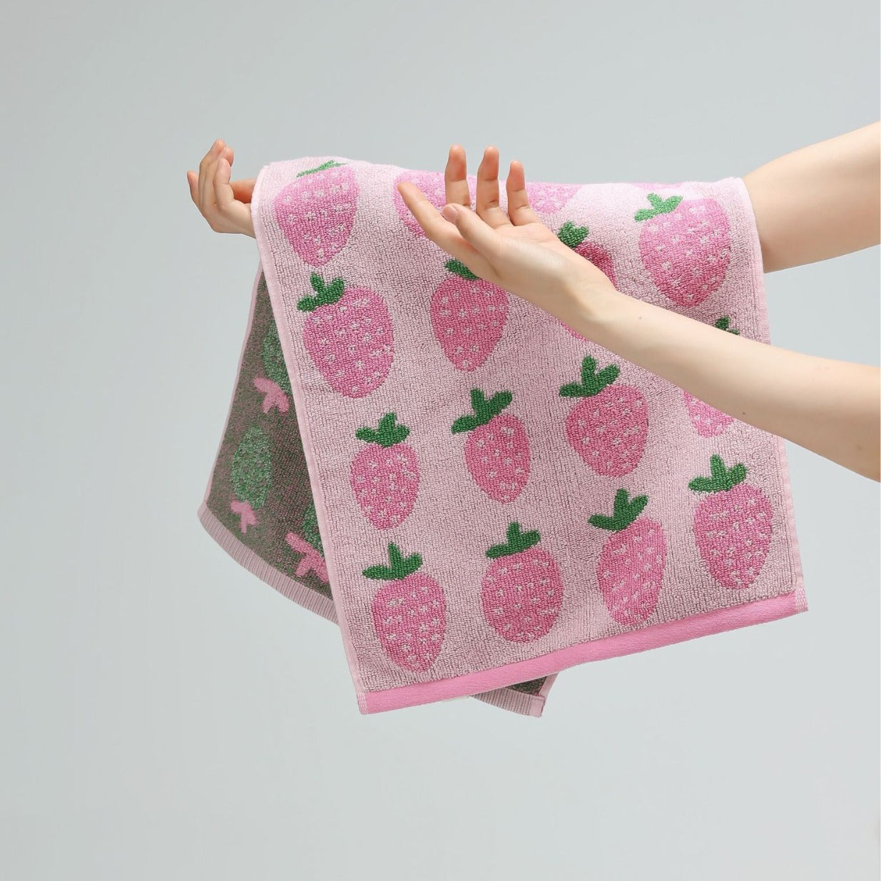 Natural Cotton Bath Towel with Strawberry Design Berriscent