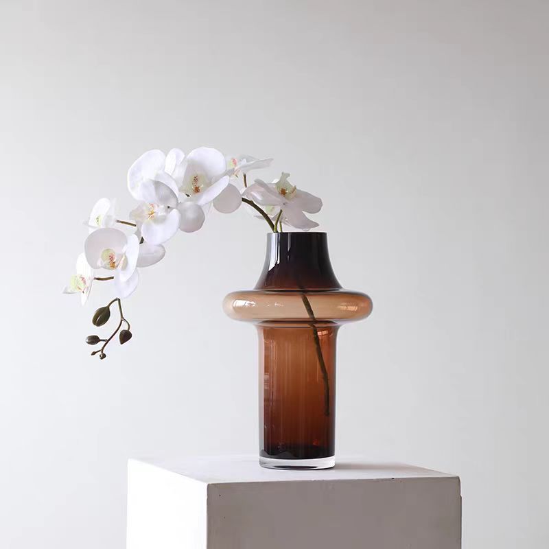 Amber Horizon Vase – Sculptural Gradient Glass Berriscent