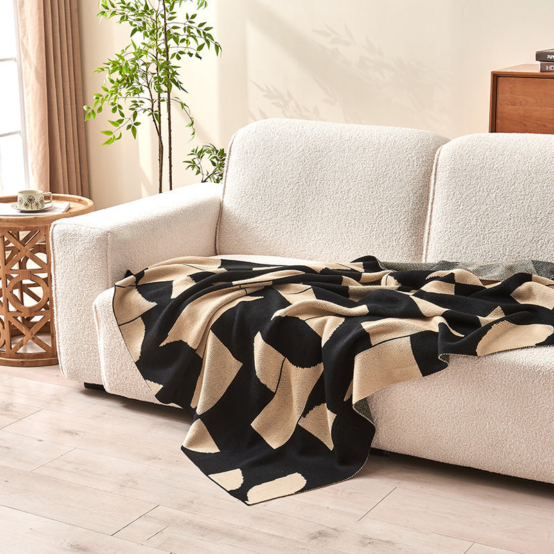 Lunare Noir Throw – Abstract Elegance in Modern Jacquard Berriscent