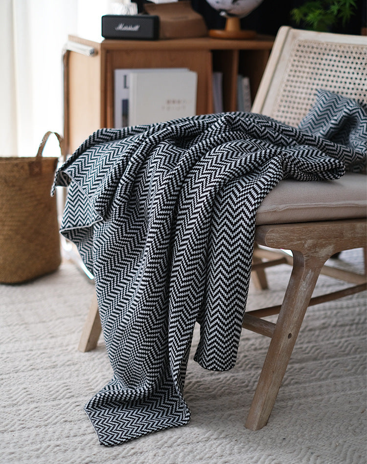 Textured Acrylic Throw Blanket – Elegant Herringbone Weave Berriscent