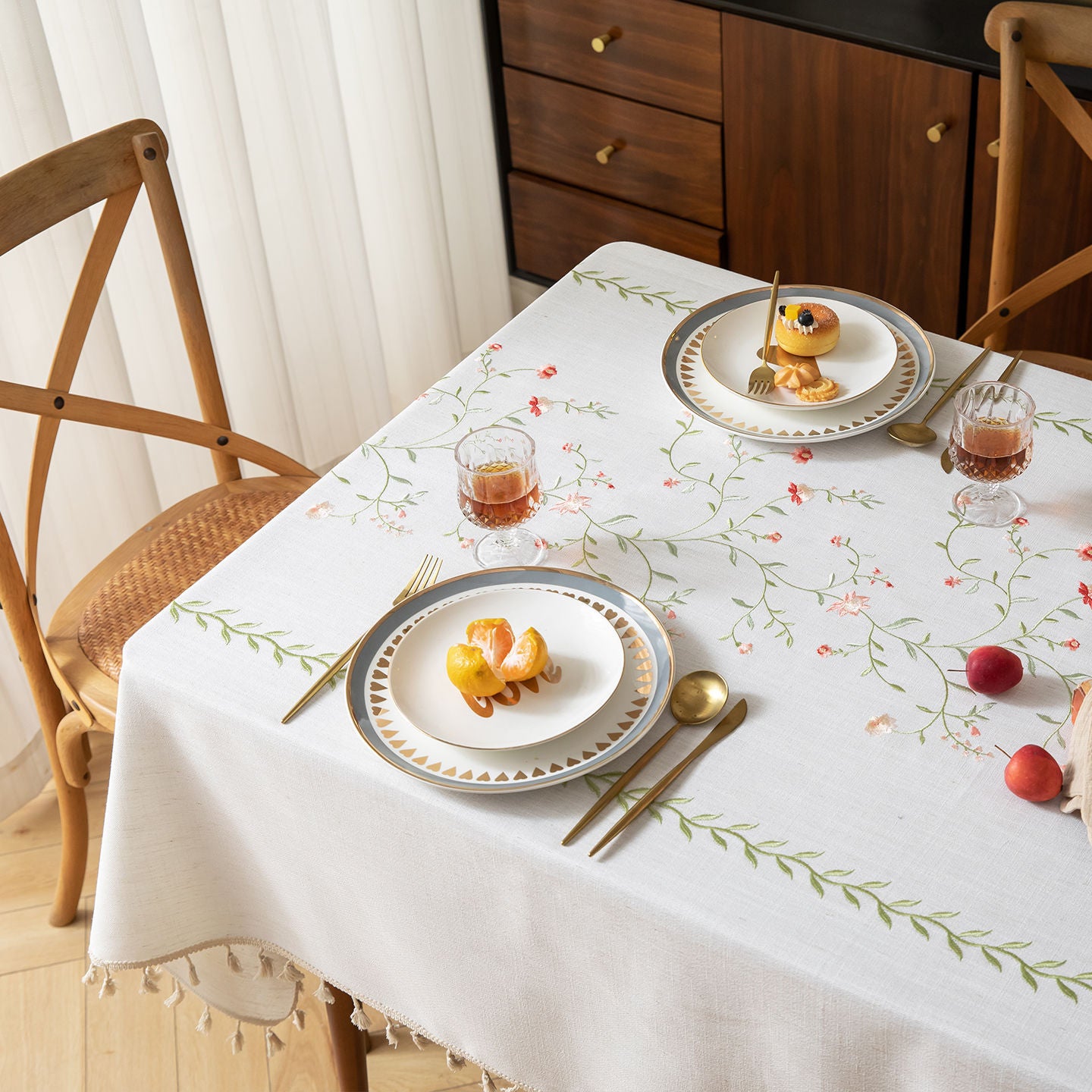 Botanical Grace Embroidered Tablecloth Berriscent