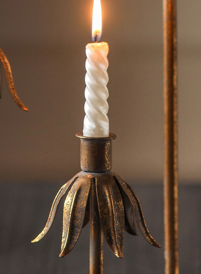 Golden Petal Candle Holder – Handcrafted Aged Metal Elegance Berriscent