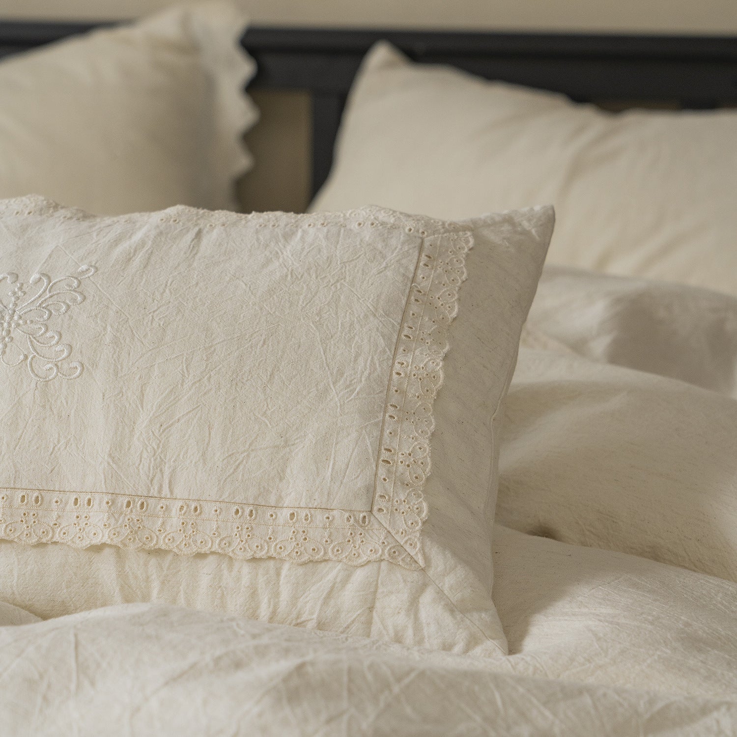 The Linen Whisper | Lace-Trimmed Cotton & Linen Bed Linen