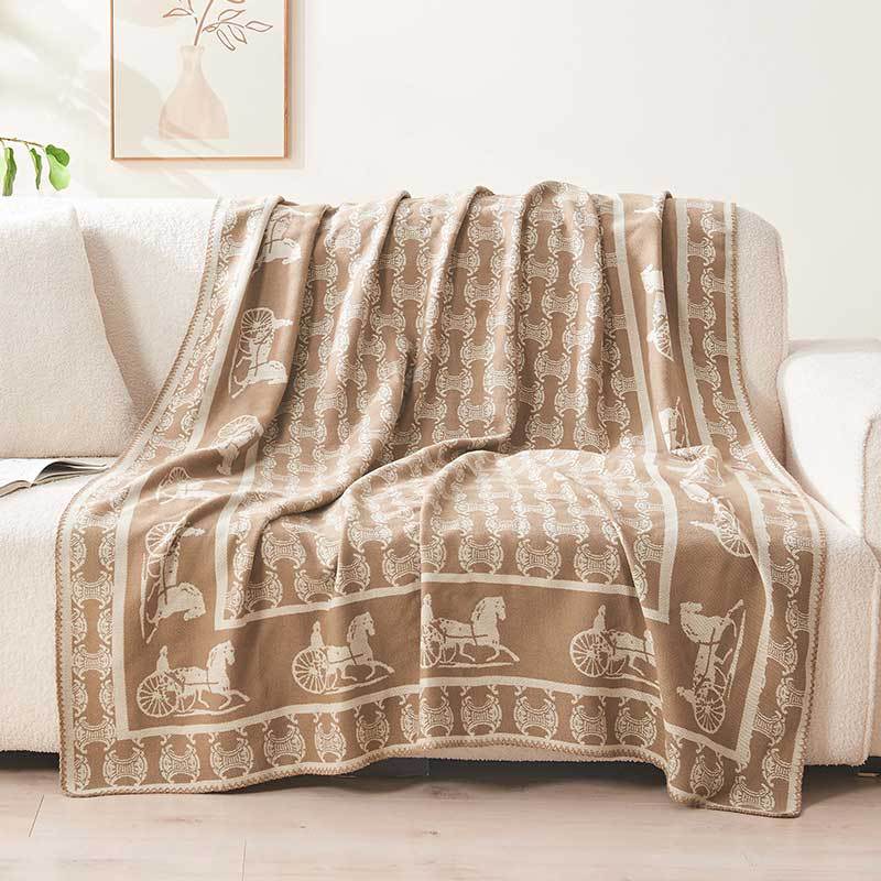 Carrosse Heritage Throw – Timeless Elegance in Equestrian Jacquard Berriscent