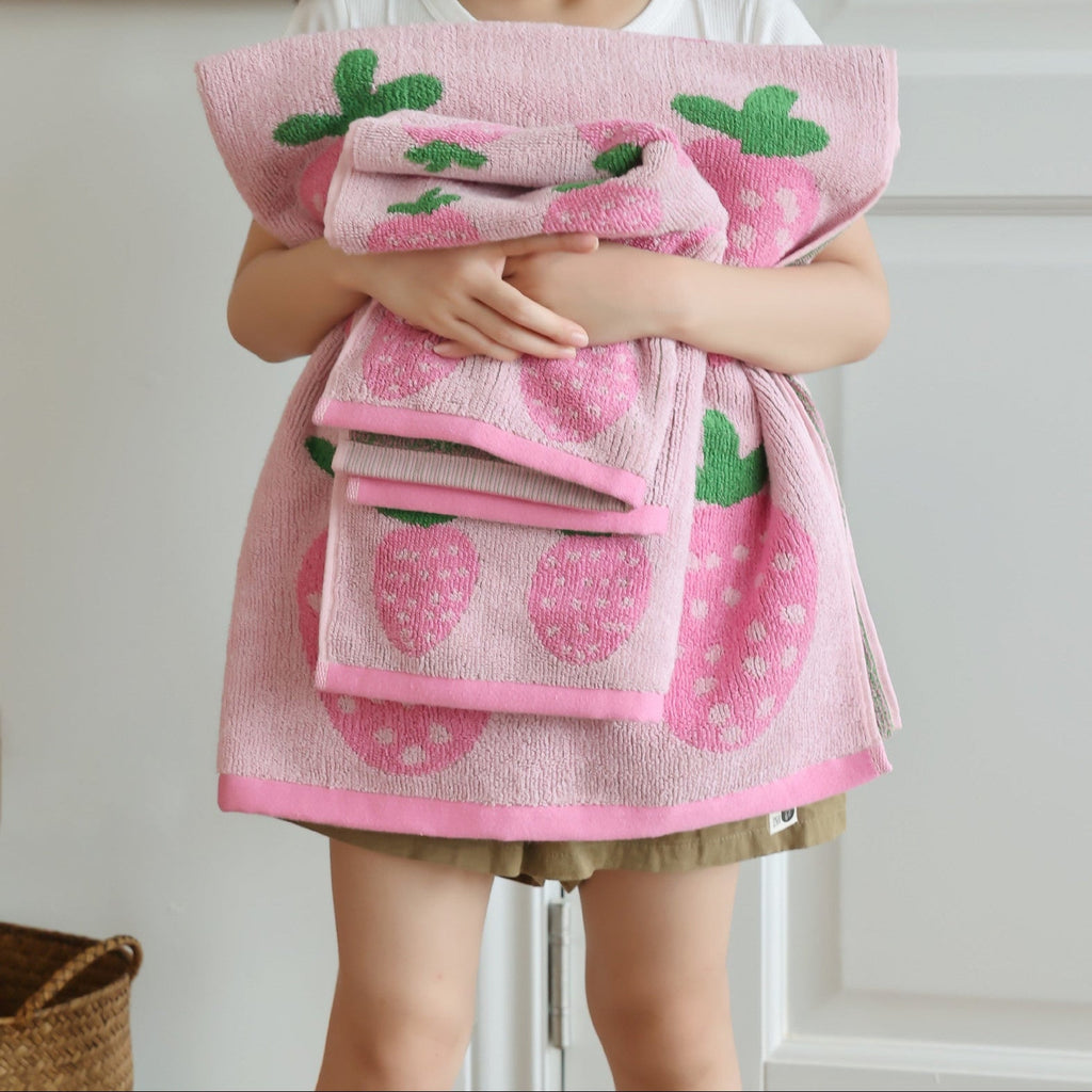Natural Cotton Bath Towel with Strawberry Design Berriscent