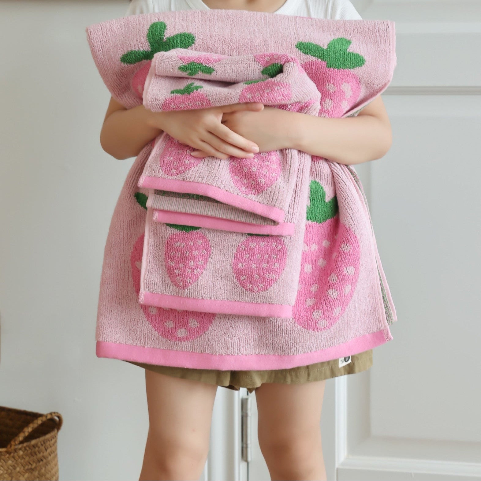 Natural Cotton Bath Towel with Strawberry Design Berriscent