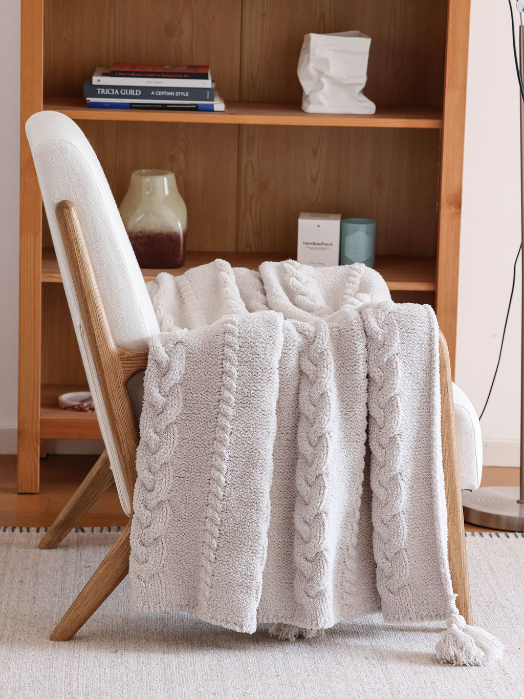 Braided Relief Thick Throw Berriscent