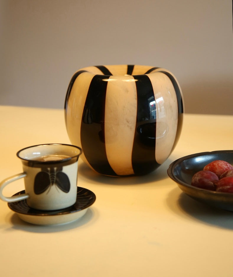 Marbled Stripe Sphere Vase – Artistic Glass Centerpiece Berriscent