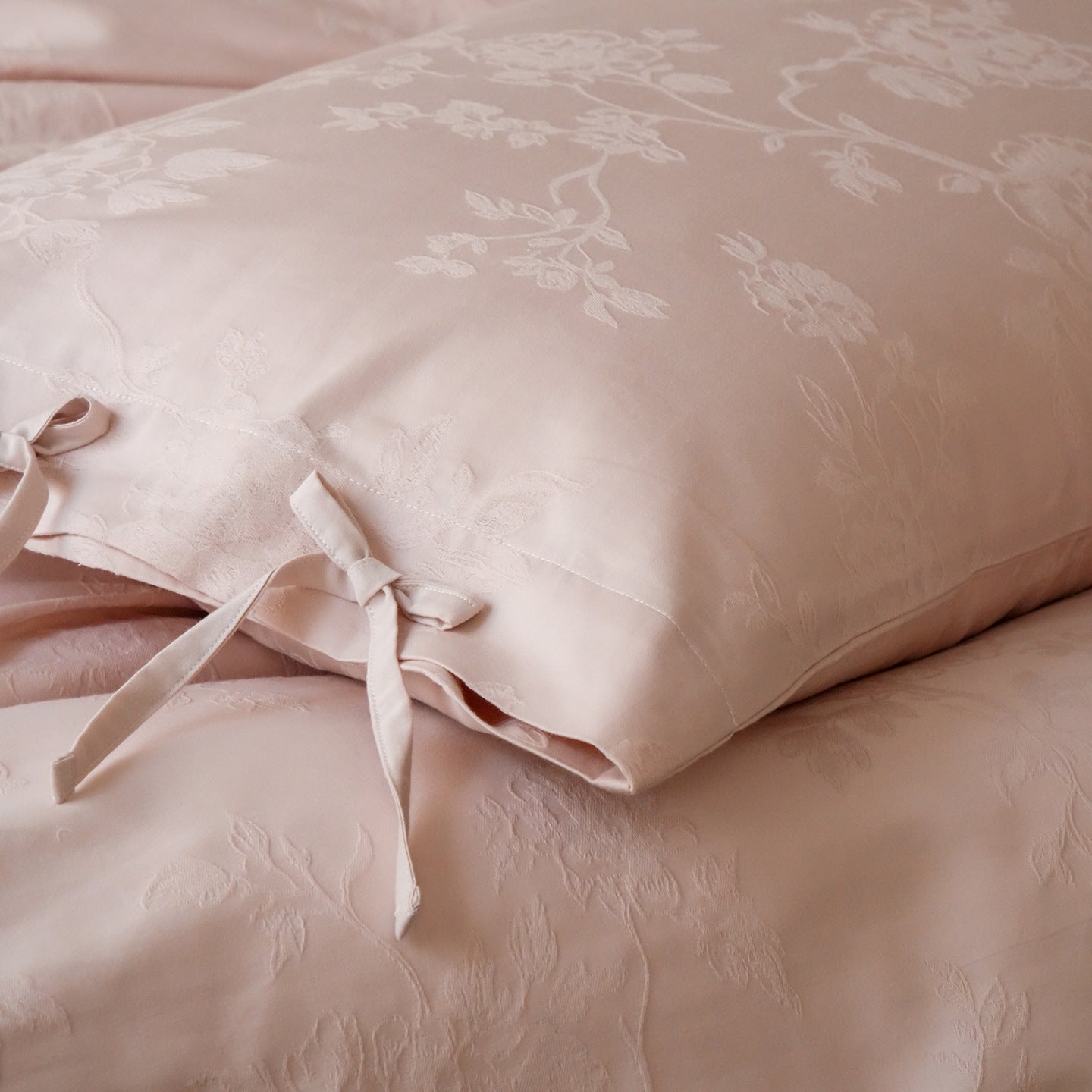Blush Fleur Jacquard Cotton Bedding Set Berriscent
