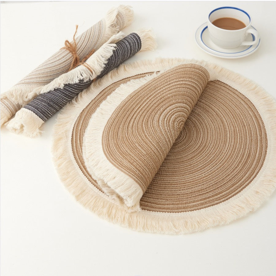 Natural Woven Round Placemats with Fringe – 38 cm / 42 cm Berriscent