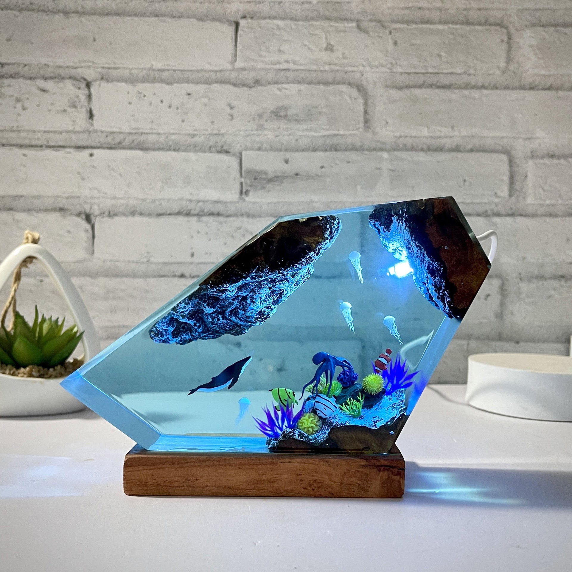 Handcrafted Ocean World Resin Lamp Berriscent