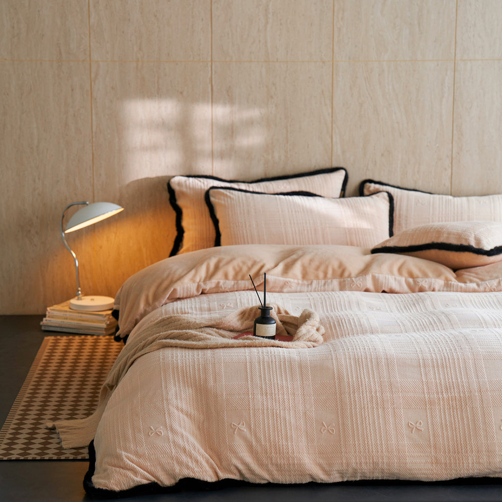 Premium Plush Flannel Embroidered Check Bedding Set – Four Pieces Berriscent