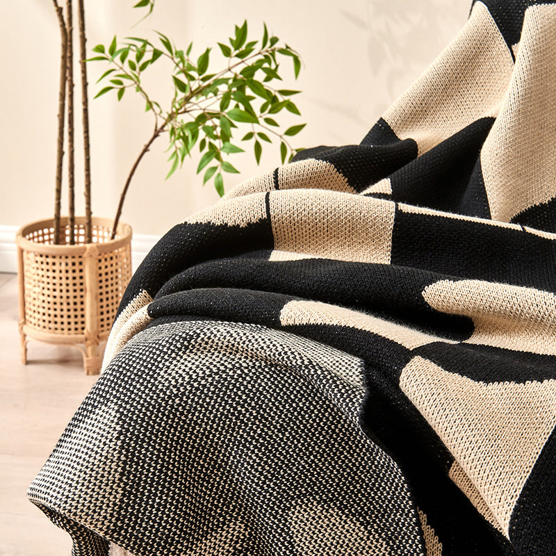 Lunare Noir Throw – Abstract Elegance in Modern Jacquard Berriscent
