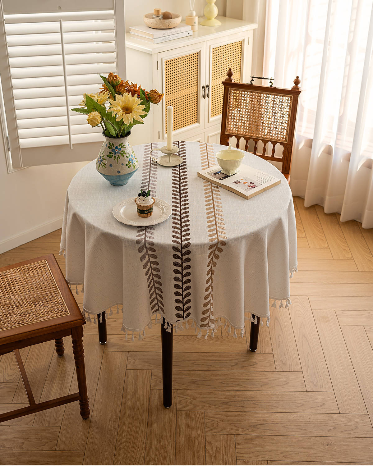 Nordic Leaf Embroidered Round Tablecloth Berriscent