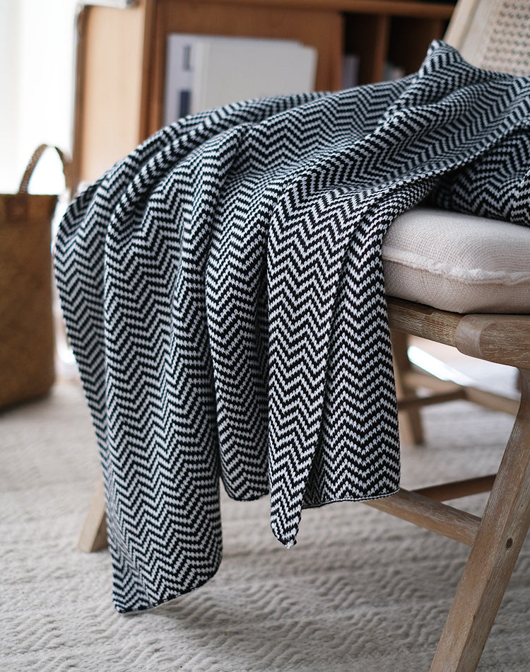 Textured Acrylic Throw Blanket – Elegant Herringbone Weave Berriscent