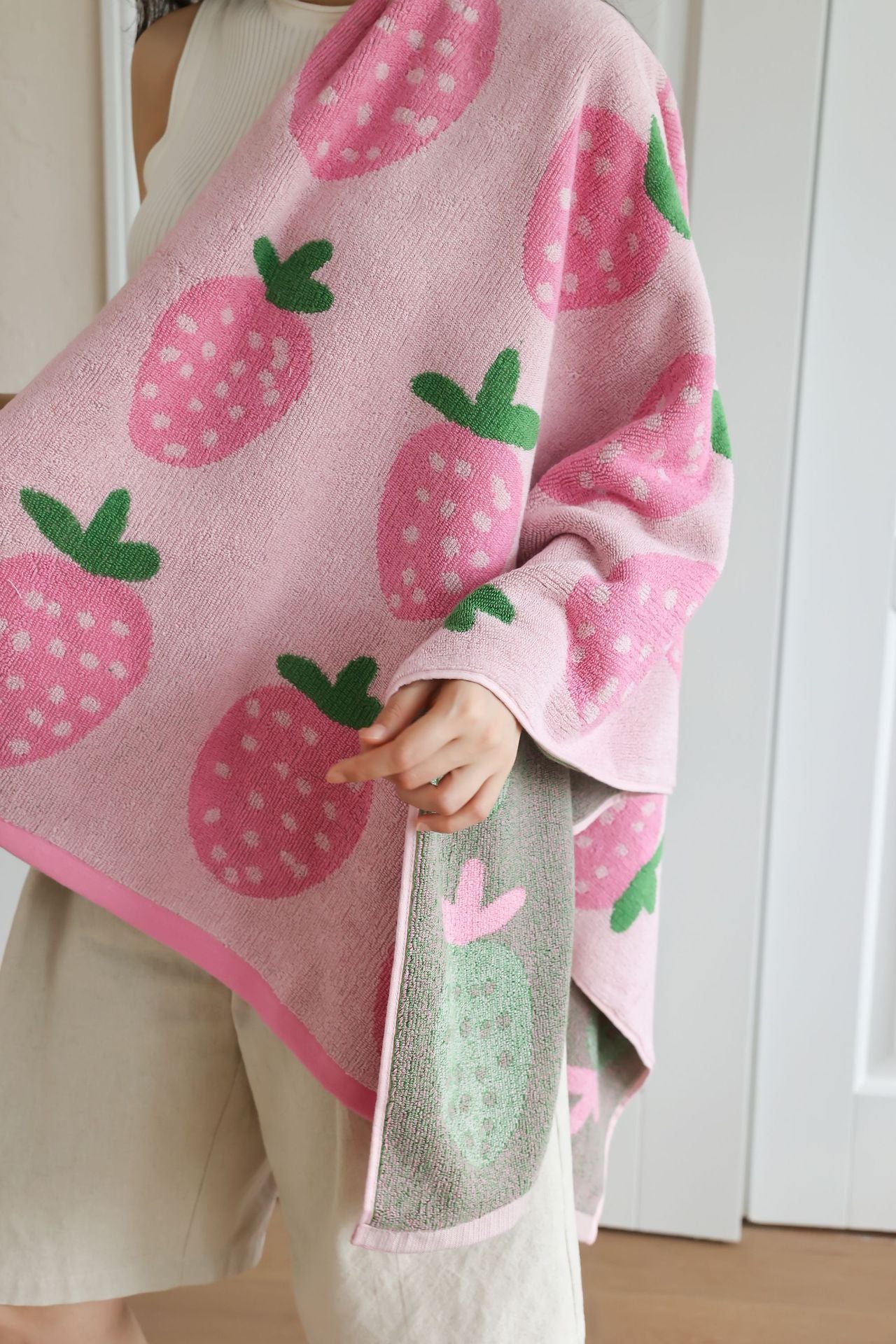 Natural Cotton Bath Towel with Strawberry Design Berriscent