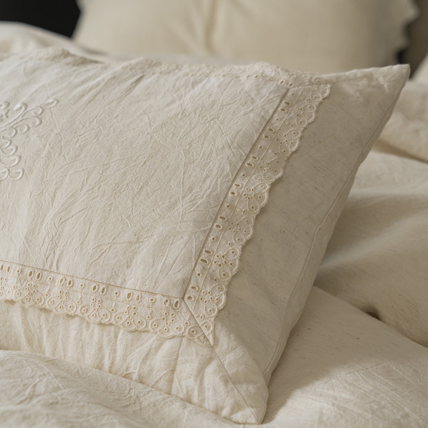 The Linen Whisper | Lace-Trimmed Cotton & Linen Bed Linen
