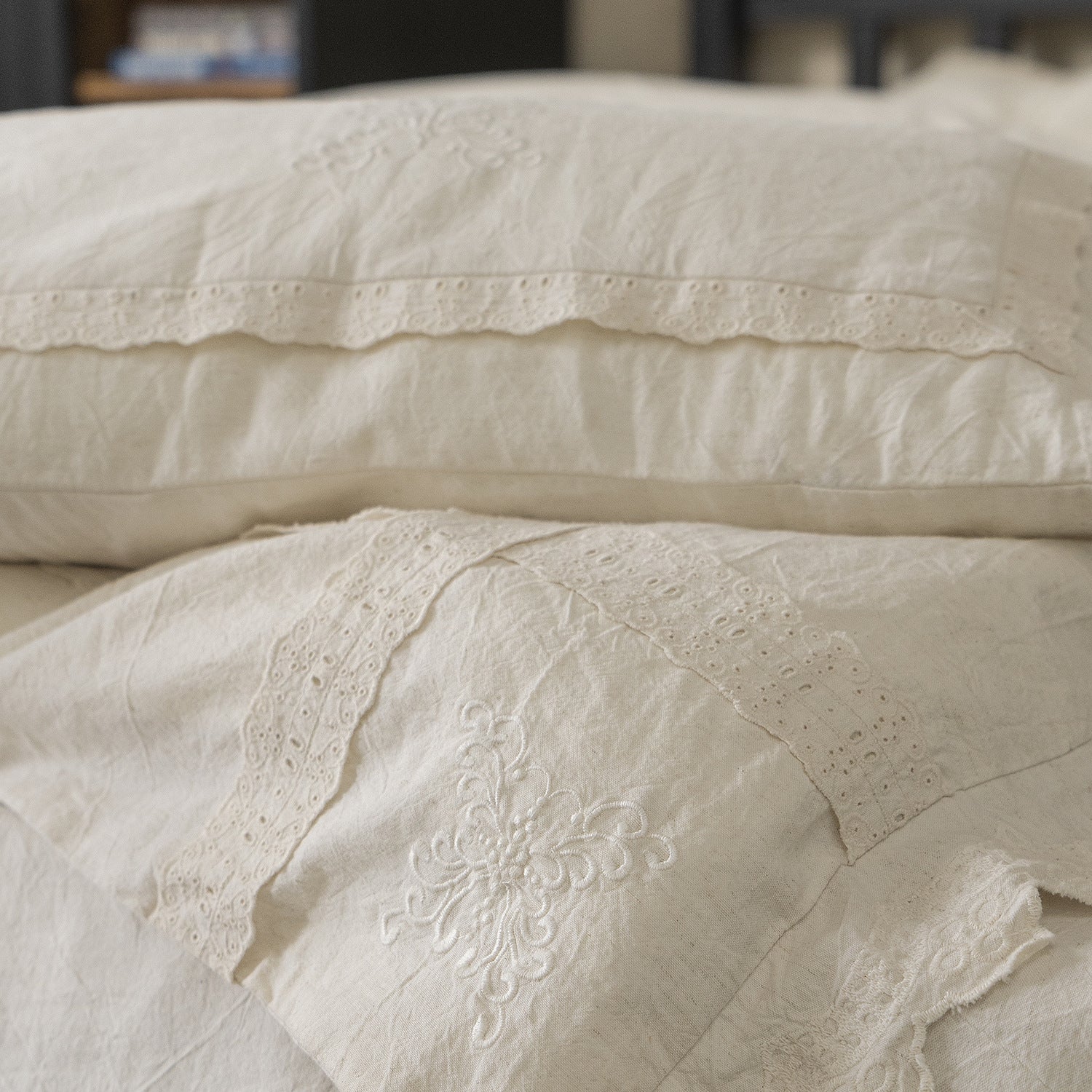 The Linen Whisper | Lace-Trimmed Cotton & Linen Bed Linen