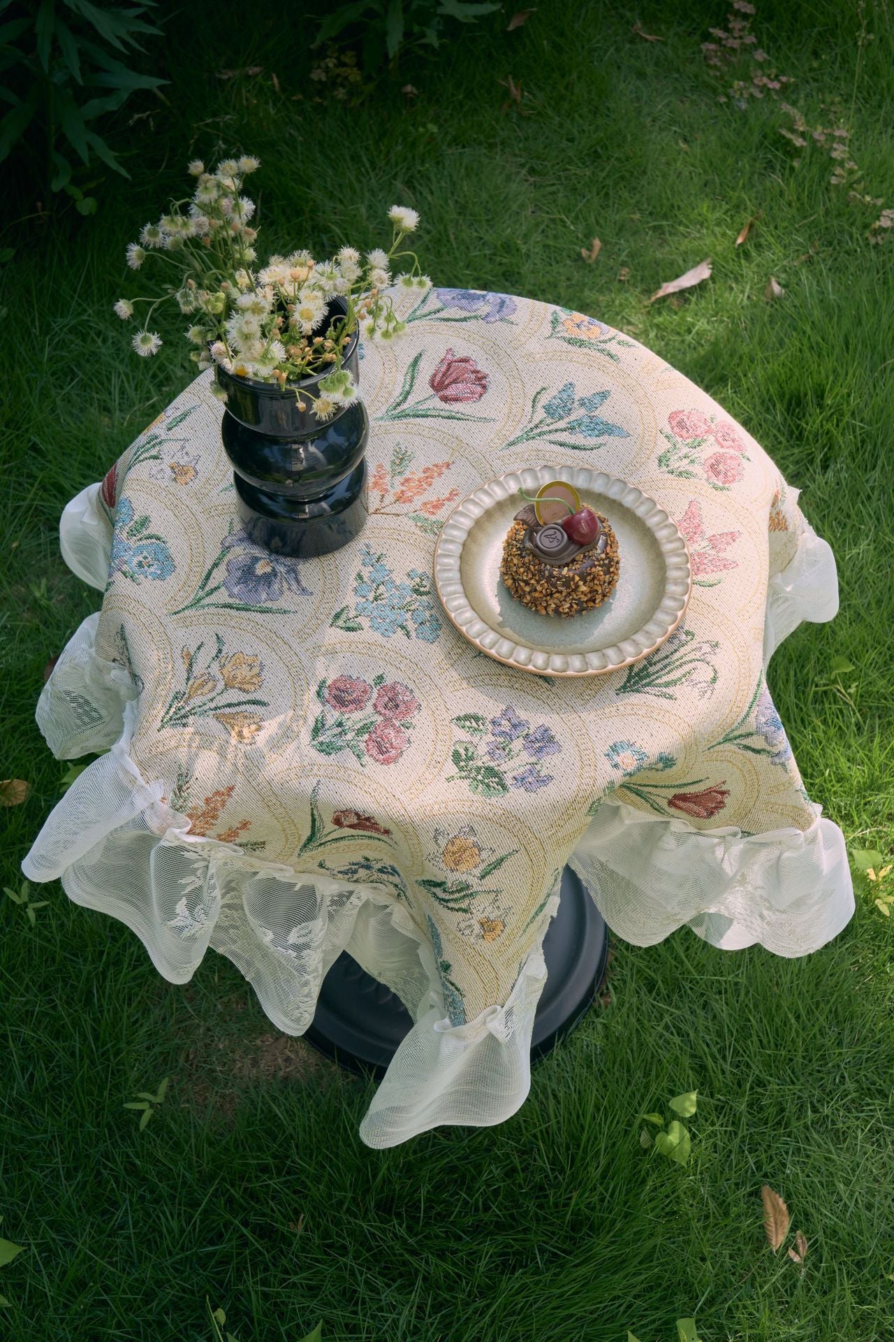 The Garden Veil | Cotton Blend Tablecloth