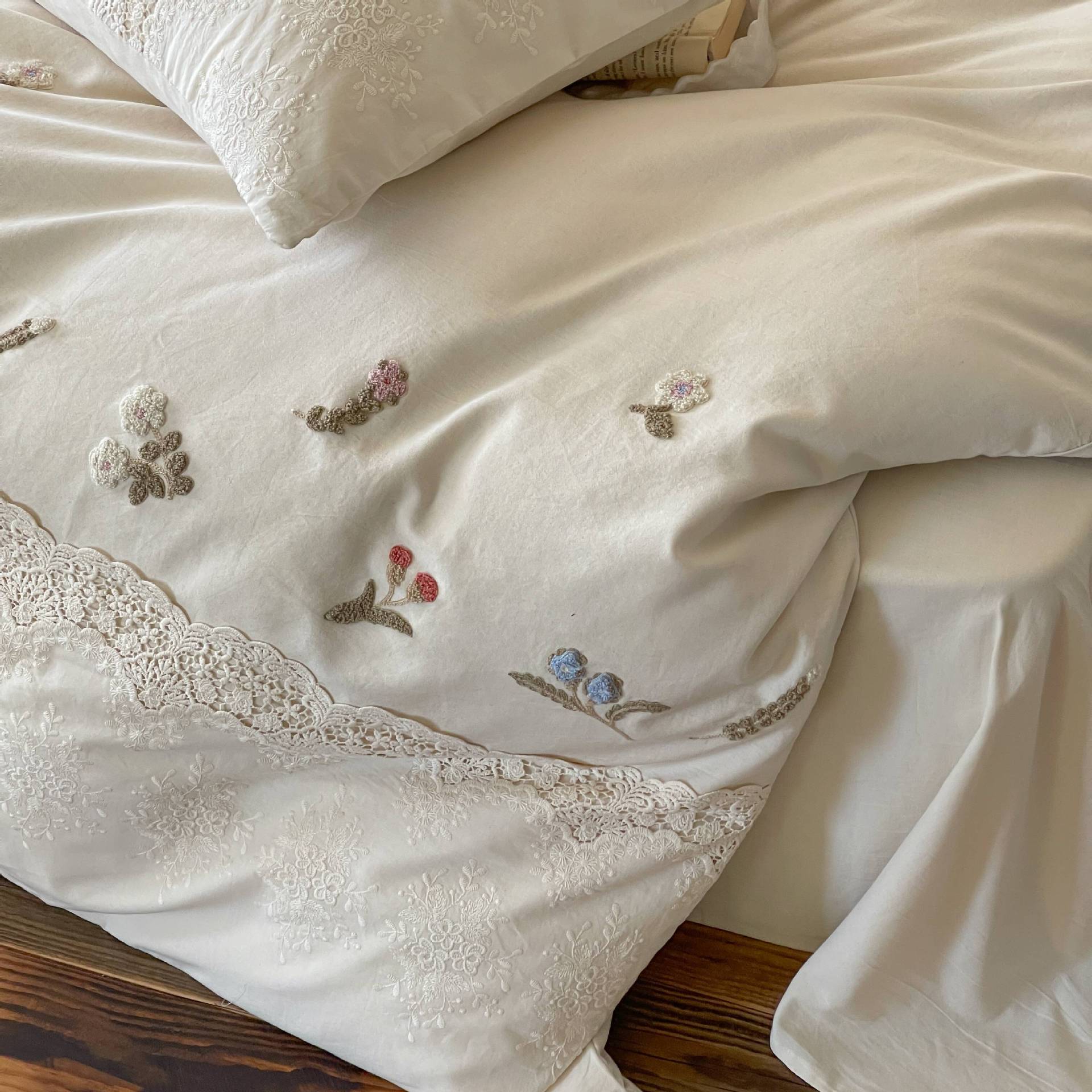 The Wildflower Lace Ensemble | Cotton–Linen Embroidered Bed Linen