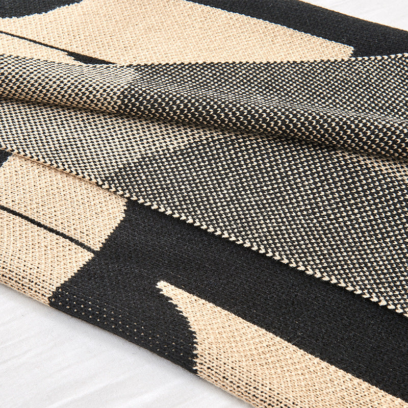 Lunare Noir Throw – Abstract Elegance in Modern Jacquard Berriscent