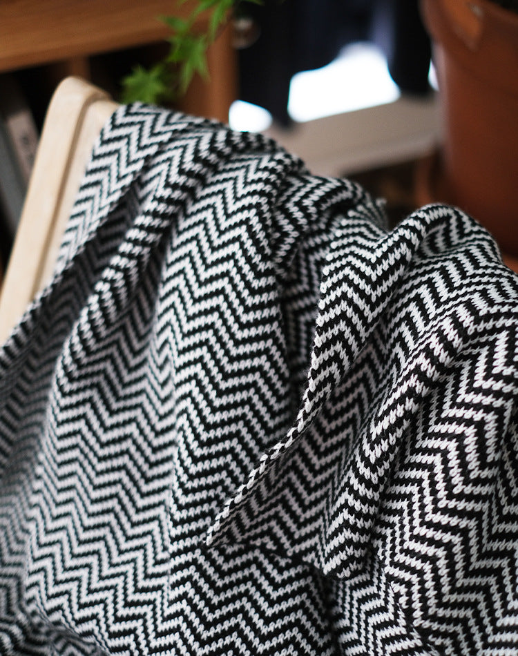 Textured Acrylic Throw Blanket – Elegant Herringbone Weave Berriscent