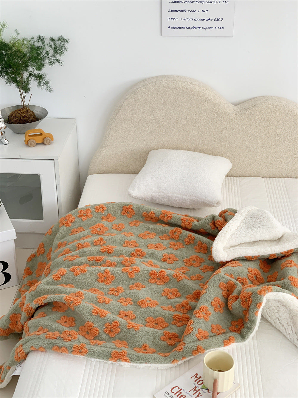 Bouclé Bloom Plush Throw Berriscent