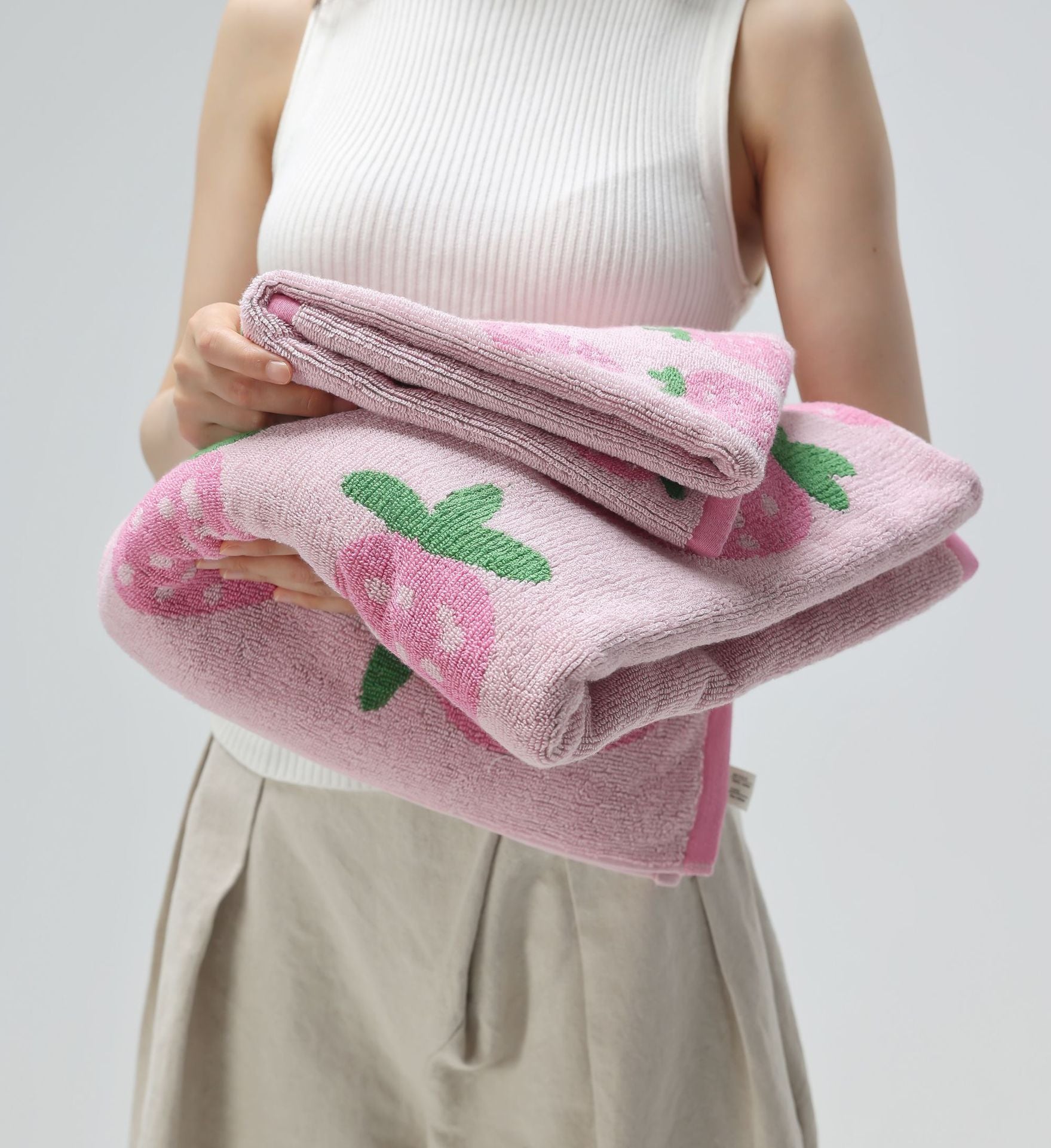 Natural Cotton Bath Towel with Strawberry Design Berriscent