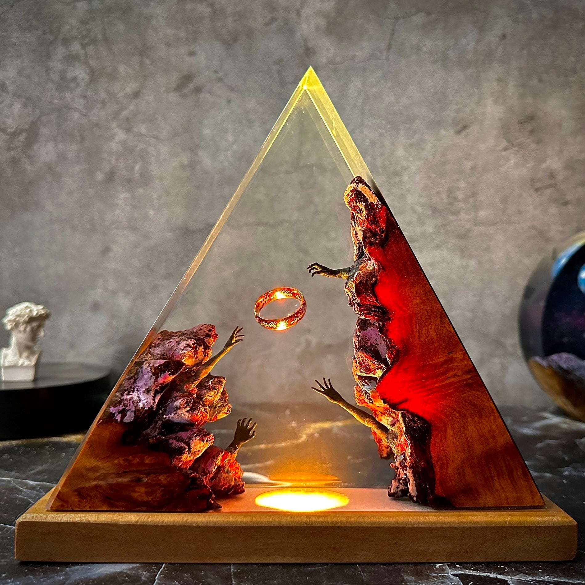 The Ring of Light – Handcrafted Resin Pyramid Lamp Berriscent