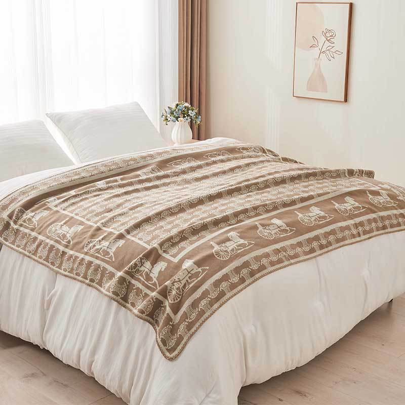 Carrosse Heritage Throw – Timeless Elegance in Equestrian Jacquard Berriscent