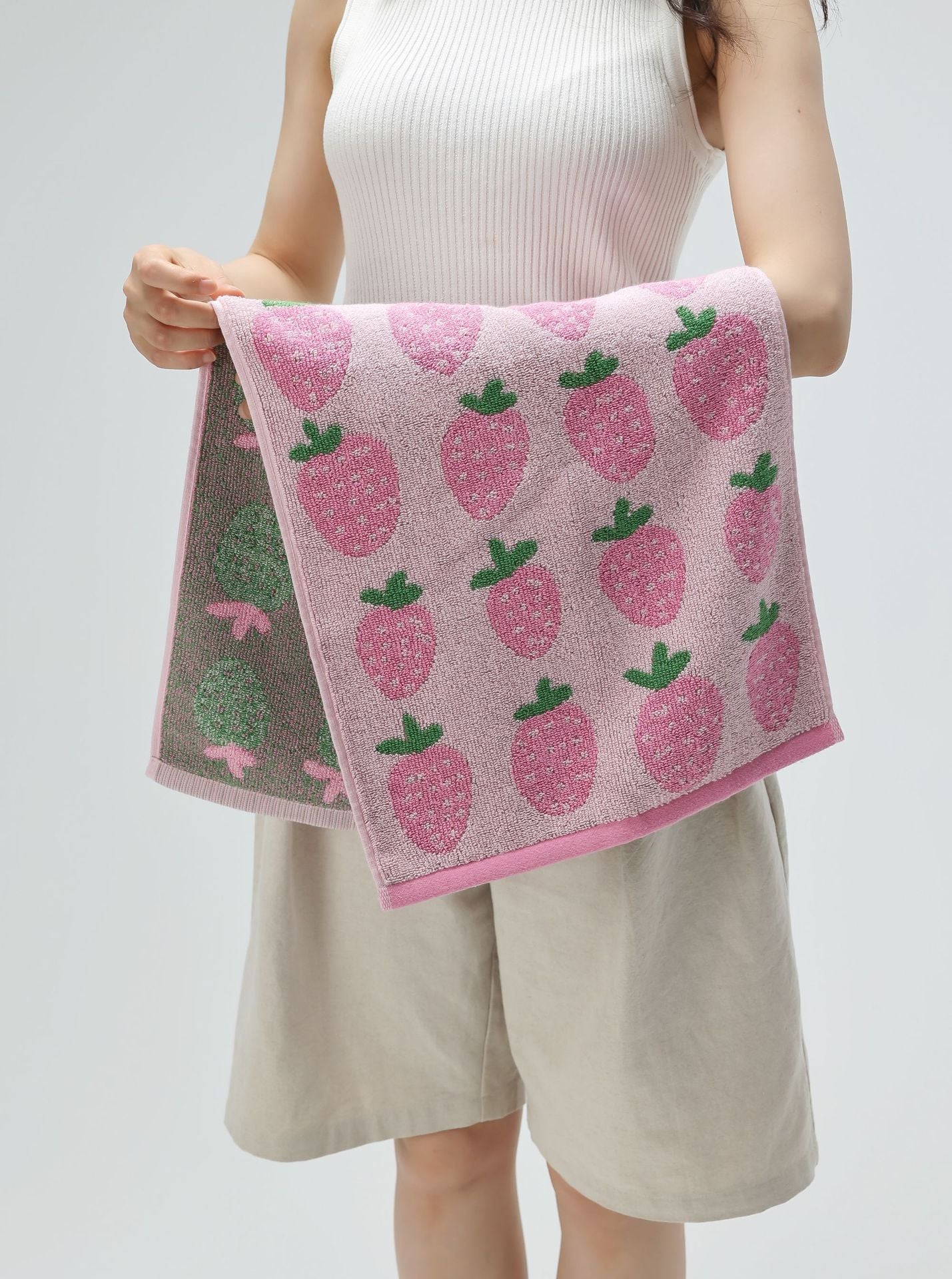 Natural Cotton Bath Towel with Strawberry Design Berriscent