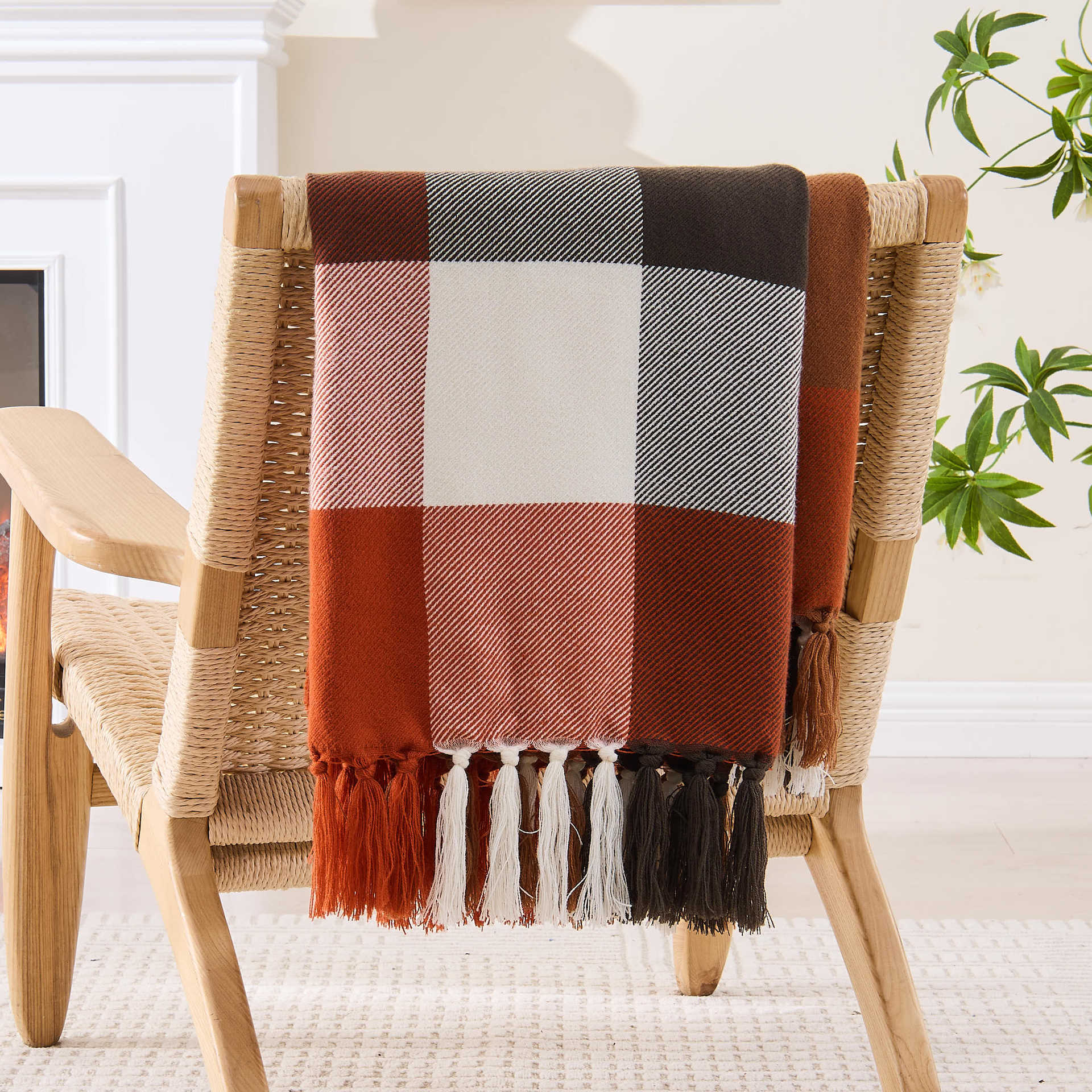 Plaid Tassel Woven Throw Blanket – Warmth & Style in Every Thread Berriscent