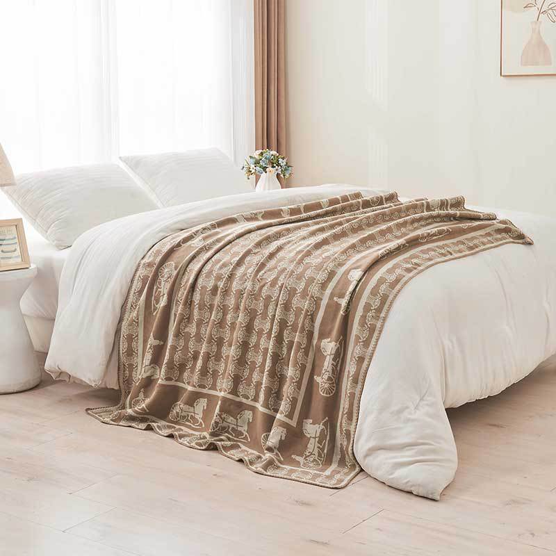 Carrosse Heritage Throw – Timeless Elegance in Equestrian Jacquard Berriscent