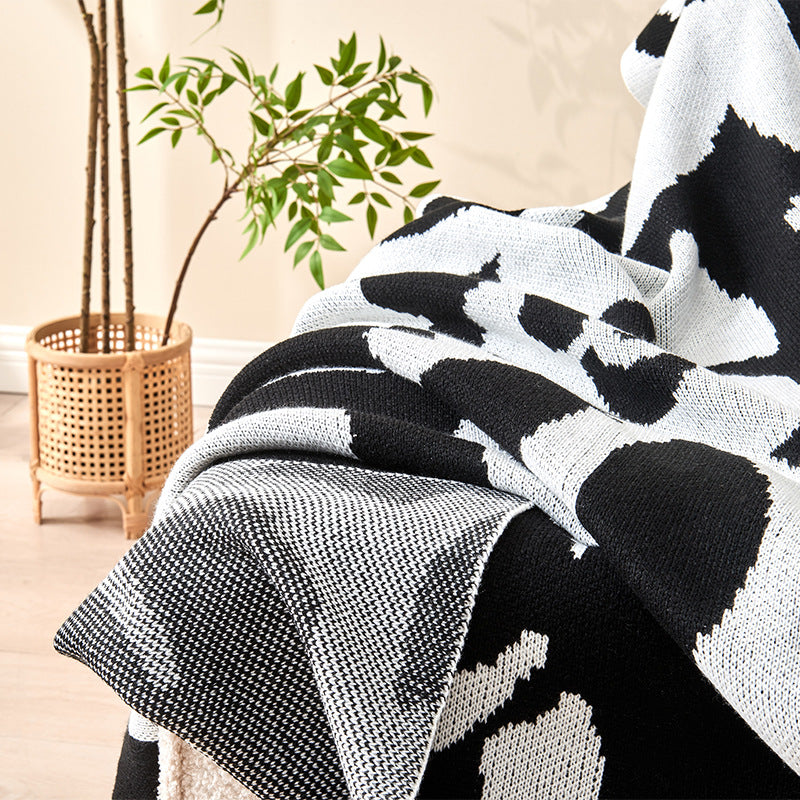 Fiore Luxe Throw – Modern Floral Harmony in Jacquard Weave Berriscent